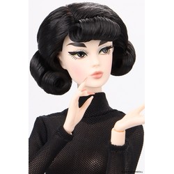 Covergirl: Studio Doll White